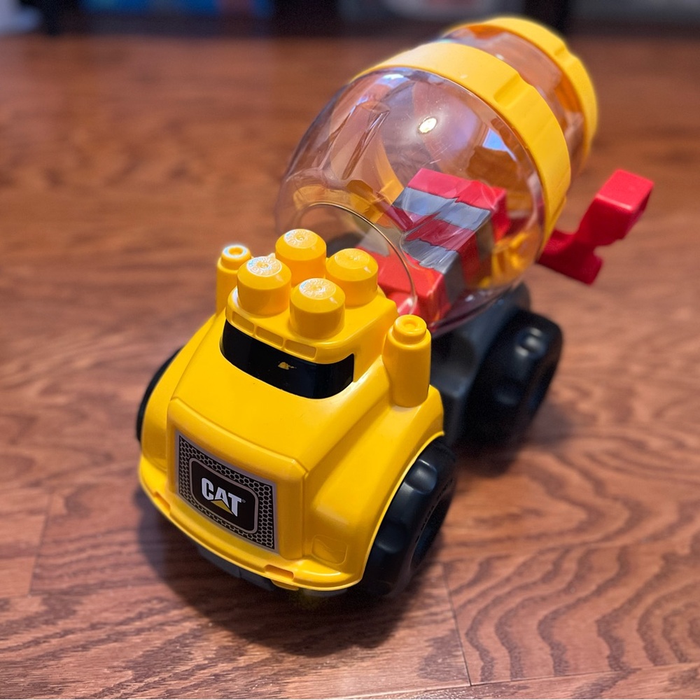 Caterpillar Cement Mixer with Mega BLOKS
